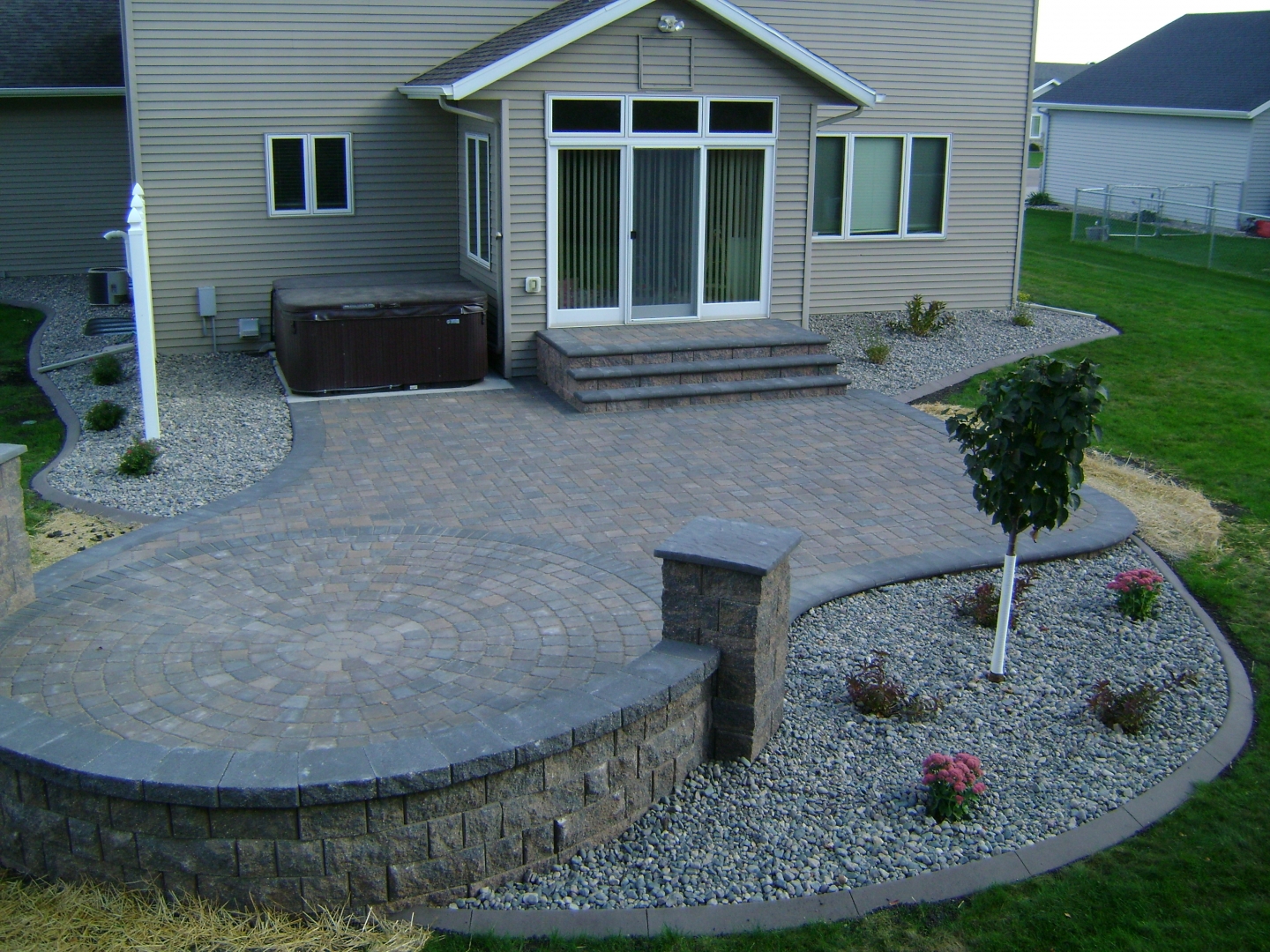 Backyard paver patio with seating wall